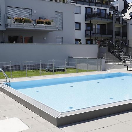 Yellow Flower Apartment With Pool - 5 Min To Lake Відень Екстер'єр фото