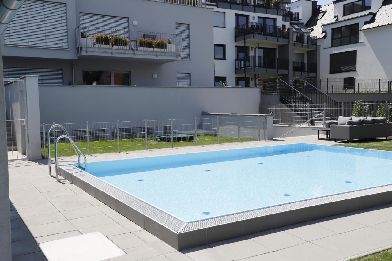 Yellow Flower Apartment With Pool - 5 Min To Lake Відень Екстер'єр фото