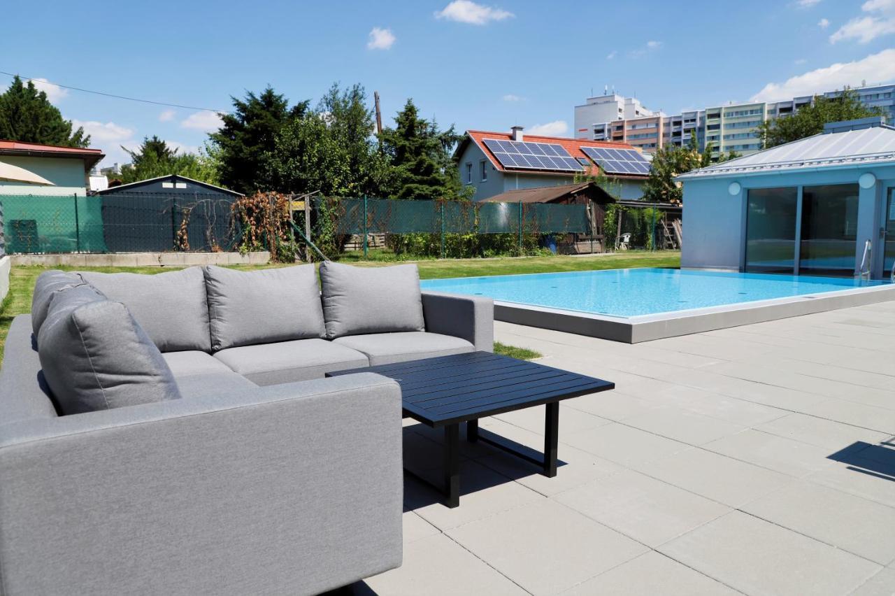 Yellow Flower Apartment With Pool - 5 Min To Lake Відень Екстер'єр фото
