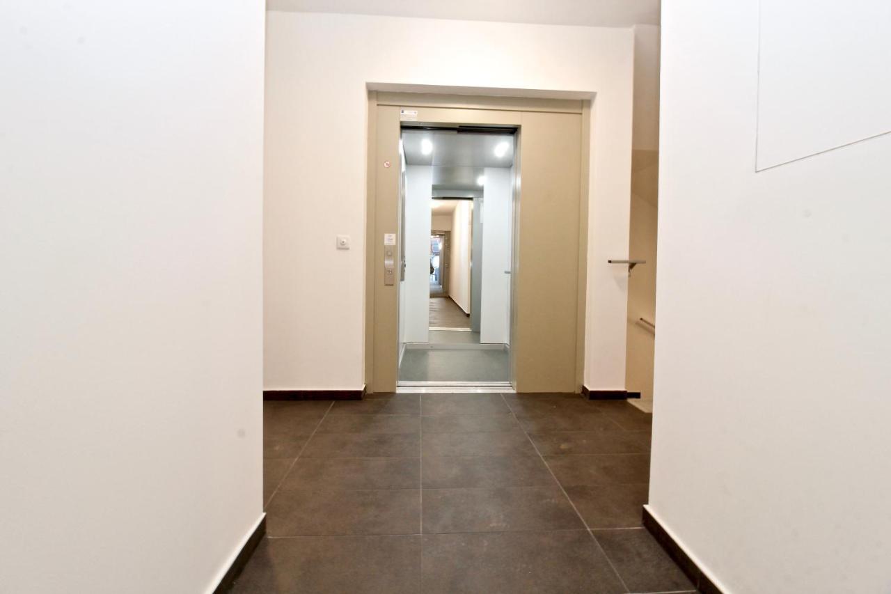 Yellow Flower Apartment With Pool - 5 Min To Lake Відень Екстер'єр фото