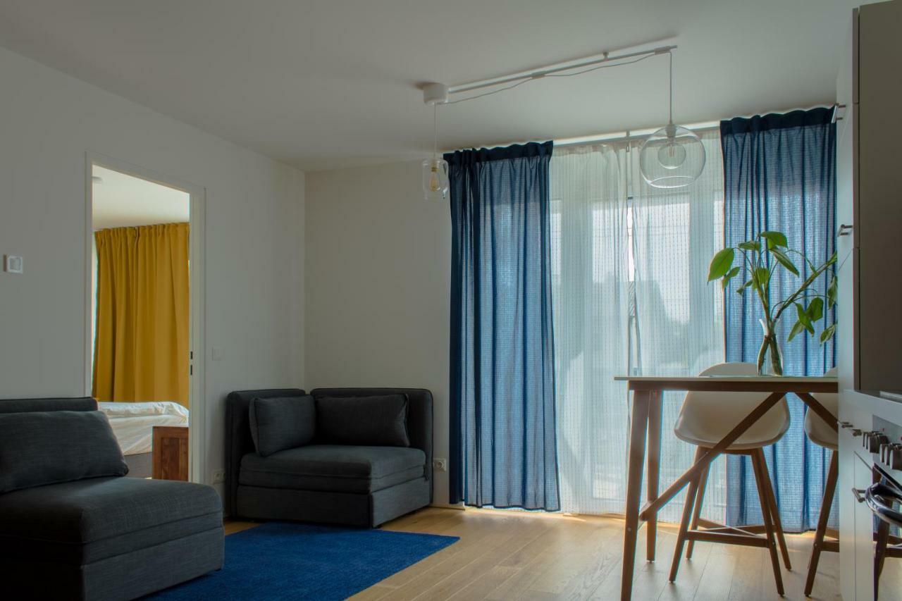 Yellow Flower Apartment With Pool - 5 Min To Lake Відень Екстер'єр фото