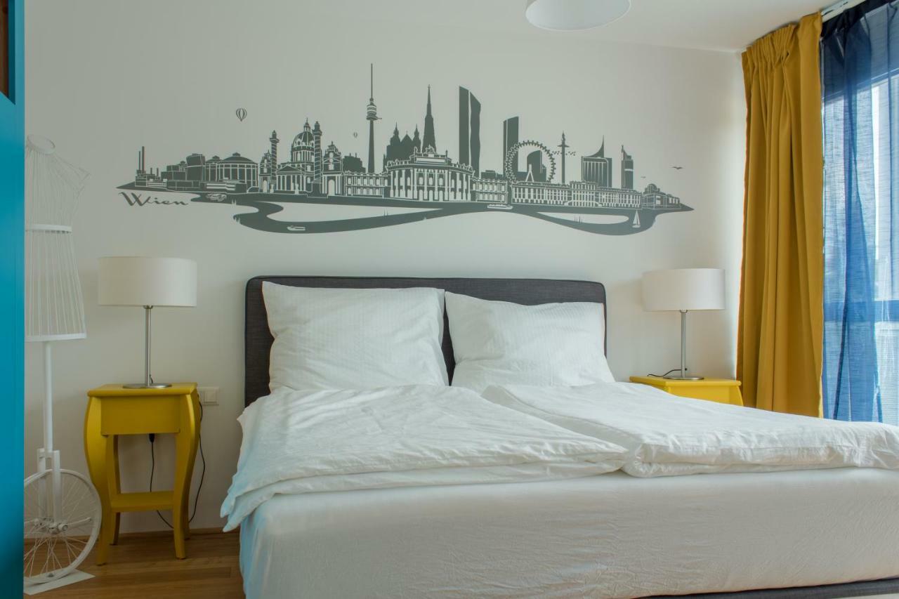Yellow Flower Apartment With Pool - 5 Min To Lake Відень Екстер'єр фото