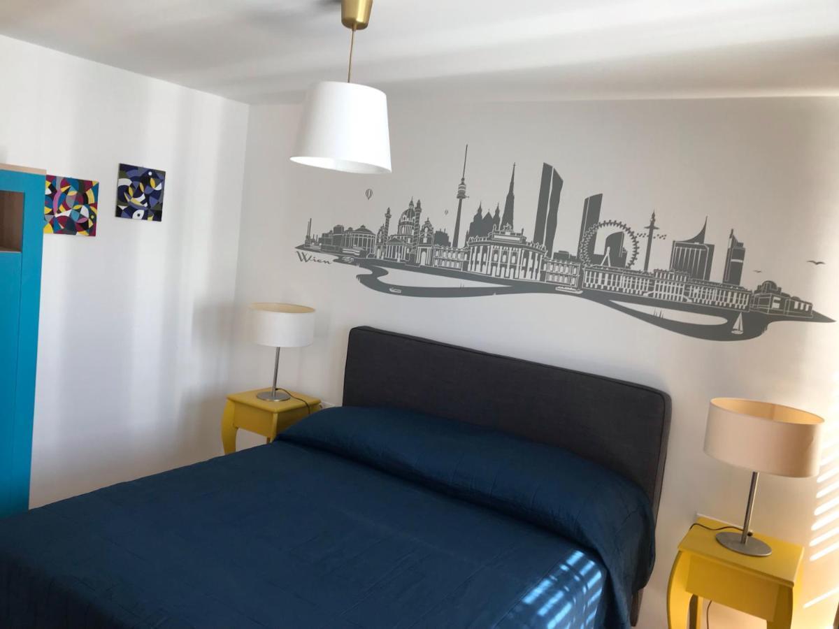 Yellow Flower Apartment With Pool - 5 Min To Lake Відень Екстер'єр фото